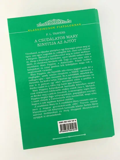 P. L. Travers: A csudálatos Mary kinyitja az ajtót