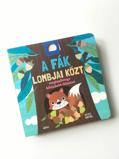 A fák lombjai közt